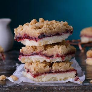 Mademoiselle Gluten Free Vegan Blackcurrant Crumble 1x15 Portioned